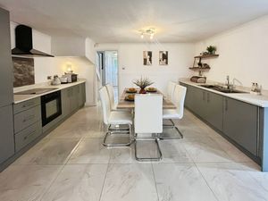 Kitchen- click for photo gallery